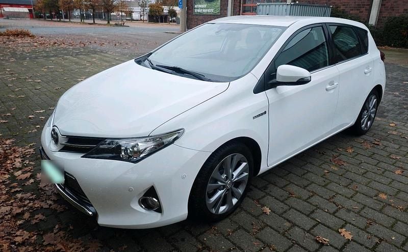 Gebraucht Toyota Auris Hybrid Executive 136 PS (100 kW) 2013 Weiß Limousine