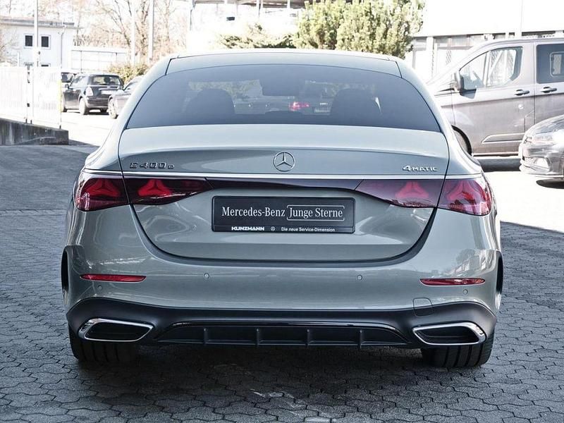 Gebraucht Mercedes E400 AMG 252 PS (185 kW) 2024 Verdesilber metallic Limousine