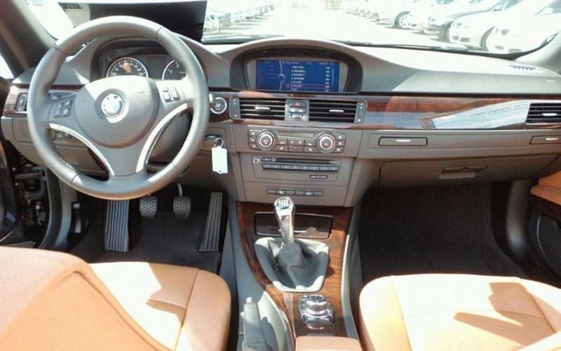 Gebraucht BMW 320 Cabriolet 170 PS (125 kW) 2010 Schwarz Cabrio