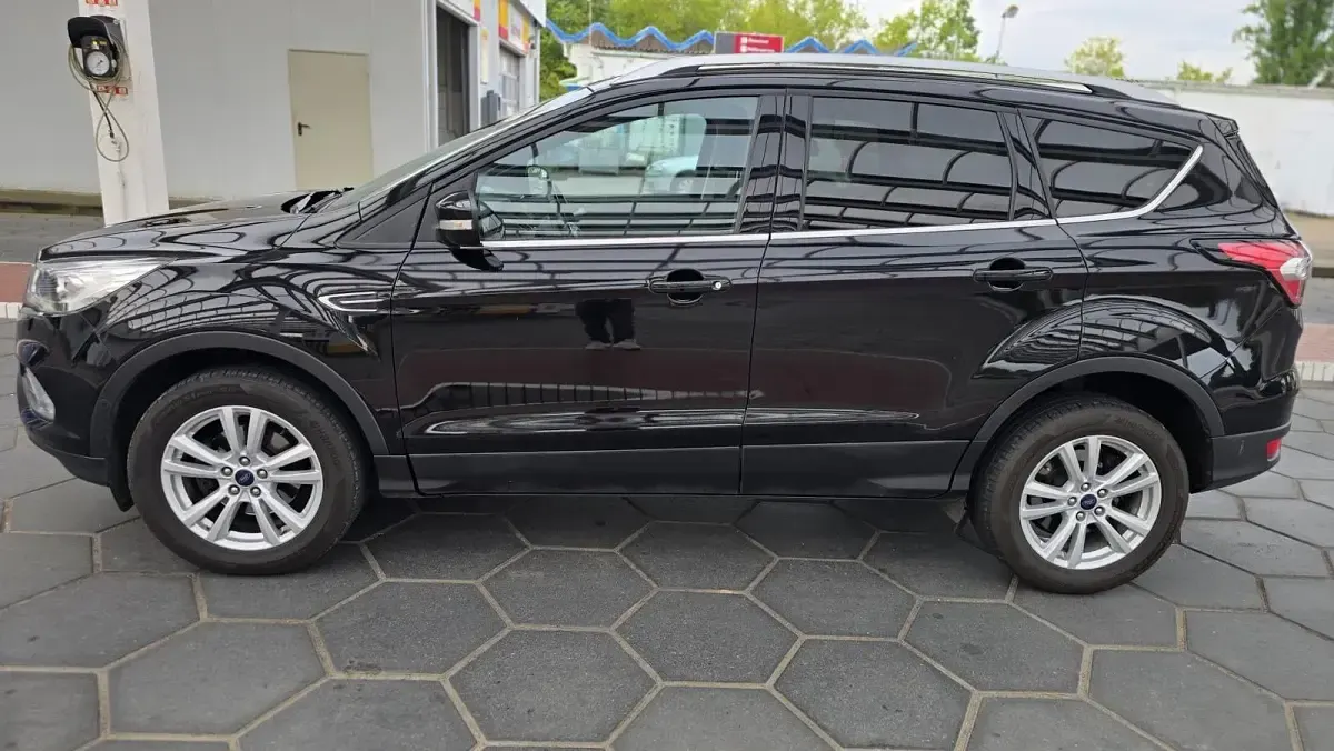 Gebraucht Ford Kuga 150 PS (110 kW) 2018 Schwarz SUV