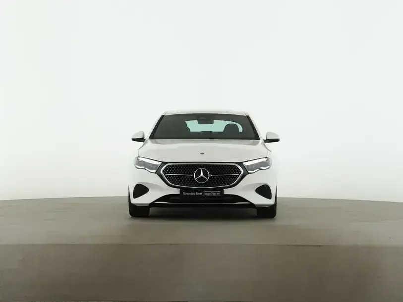 Gebraucht Mercedes E200 Avantgarde 204 PS (150 kW) 2024 Weiß Limousine