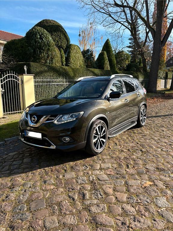 Grün Gebraucht 2016 Nissan X-Trail Tekna SUV | 11.500 € (Superpreis) - Bild 1/4