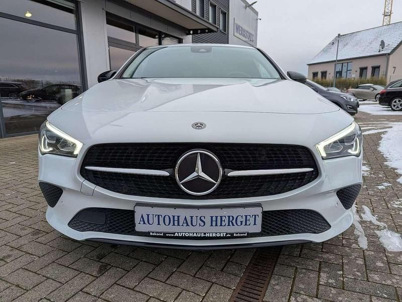 Gebraucht Mercedes CLA200 Progressive 163 PS (119 kW) 2020 Digitalweiß metallic Kombi
