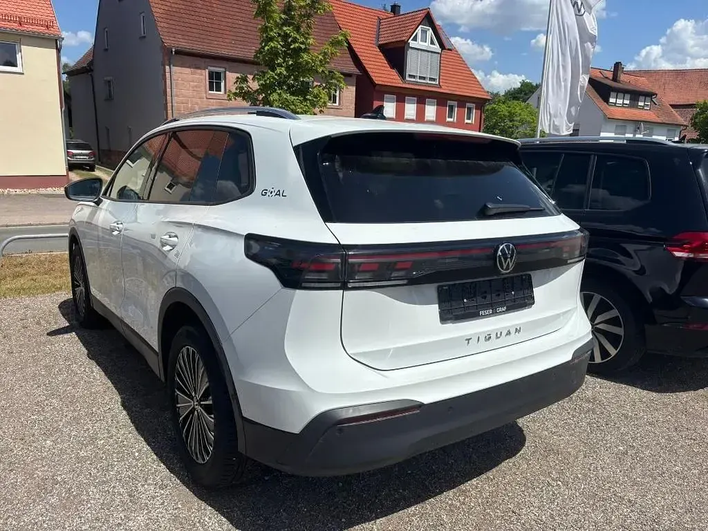 Gebraucht VW Tiguan Life 150 PS (110 kW) 2025 Pure white SUV
