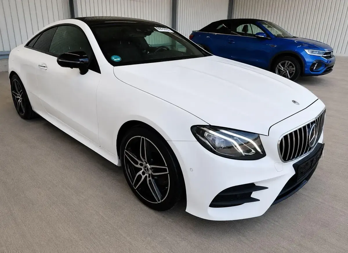 Gebraucht Mercedes E220 194 PS (142 kW) 2018 Weiß Coupé