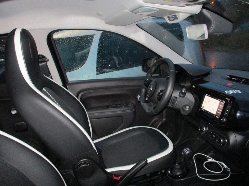 Gebraucht Renault Twingo Techno 60 kW (82 PS) 2022 Schwarz Kleinwagen