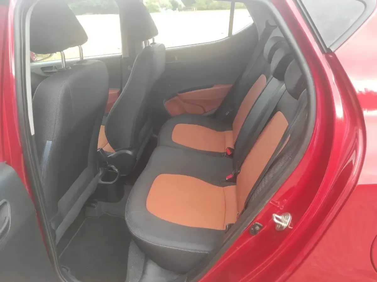 Gebraucht Hyundai i10 Edition 67 PS (49 kW) 2014 Rot Kleinwagen