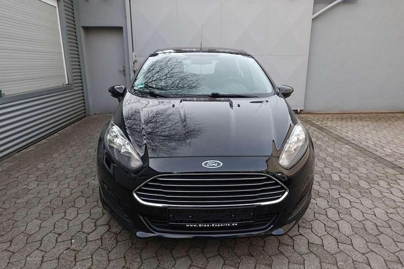 Gebraucht Ford Fiesta Trend 82 PS (60 kW) 2015 Schwarz Kleinwagen