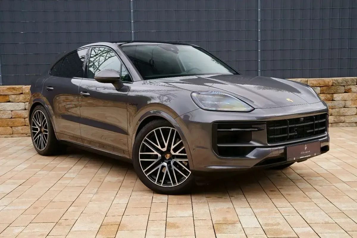Gebraucht Porsche Cayenne E-Hybrid Coupe 470 PS (345 kW) 2025 Grau SUV
