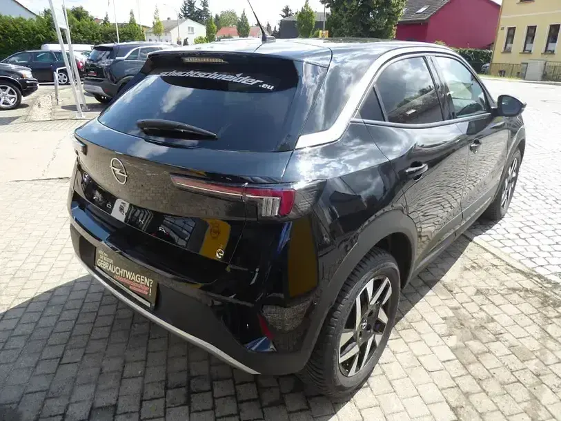 Gebraucht Opel Mokka-e Elegance 100 kW (136 PS) 2023 Karbon schwarz metallic SUV