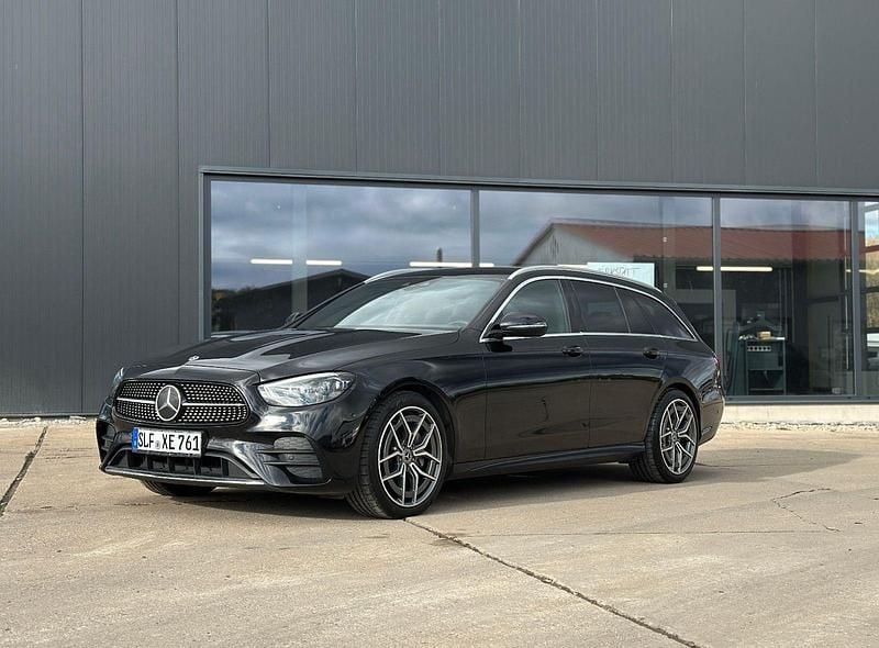Schwarz Gebraucht 2021 Mercedes E400 AMG line Kombi | 34.999 € (Guter Preis) - Bild 1/4