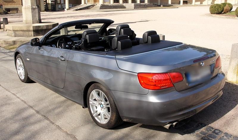 Gebraucht BMW 325 Cabriolet 218 PS (160 kW) 2010 Grau Cabrio