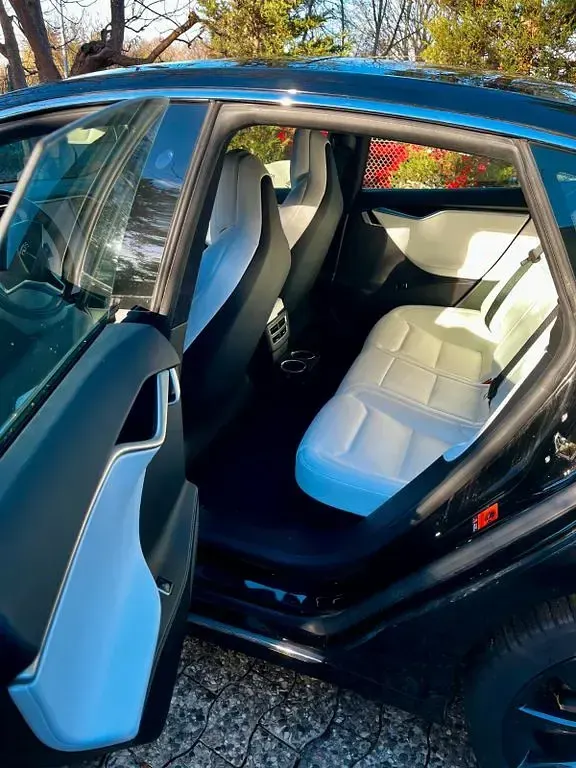 Second-hand Tesla Model S 450 kW (613 CP) 2017 Negru Hatchback
