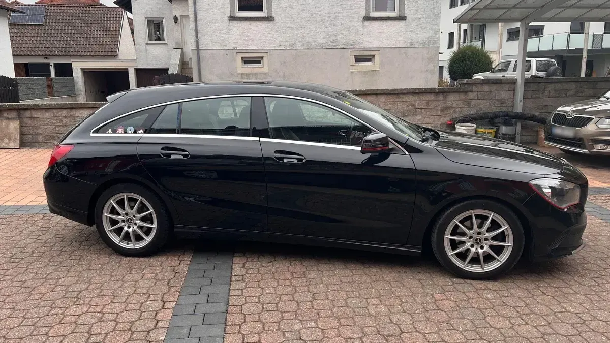Gebraucht Mercedes CLA220 Shooting Brake 177 PS (130 kW) 2018 Schwarz Kombi