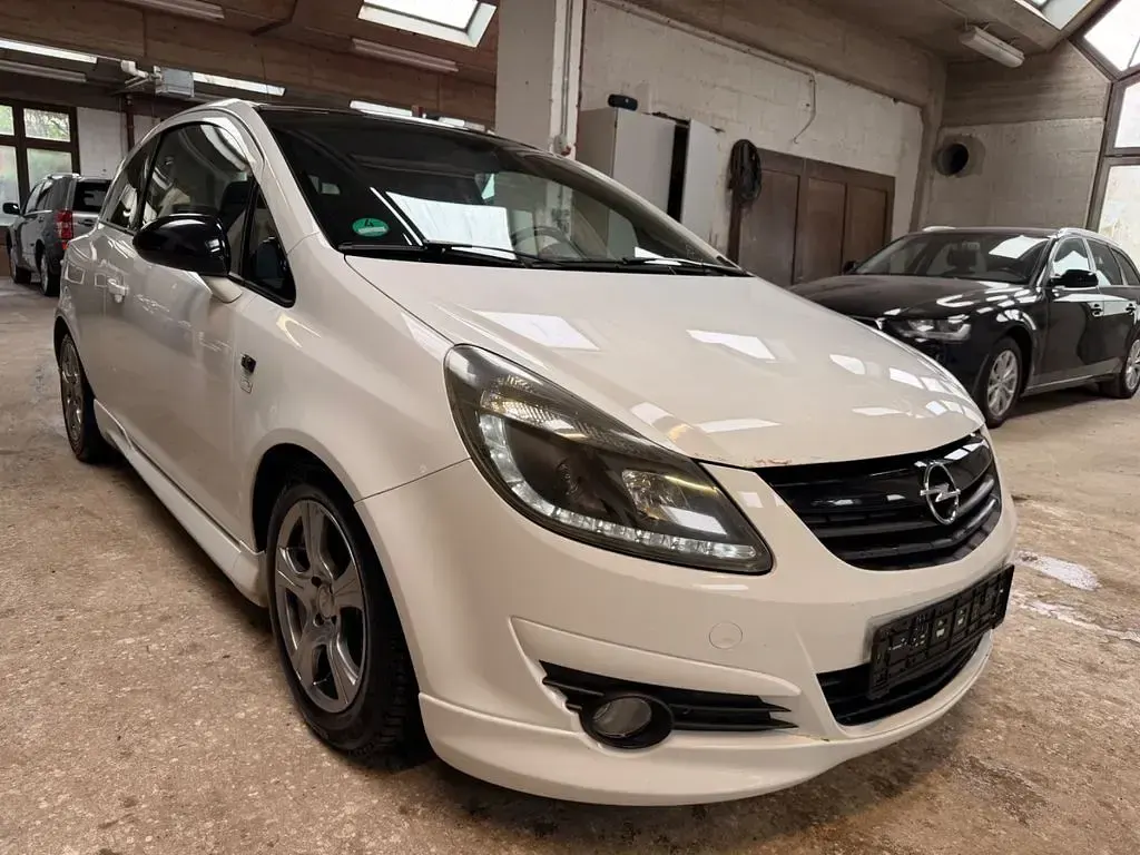 Używany Opel Corsa Edition 90 KM (66 kW) 2009 Czarny Hatchback