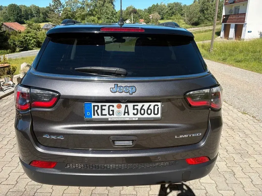 Gebraucht Jeep Compass Limited 170 PS (125 kW) 2018 Grau SUV