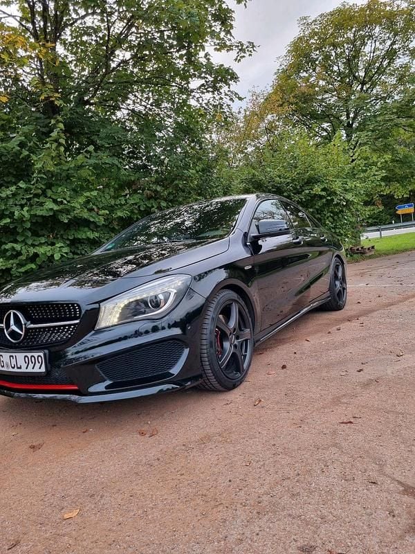 Schwarz Gebraucht 2016 Mercedes 250 Coupé | 18.990 € (Fairer Preis) - Bild 1/4