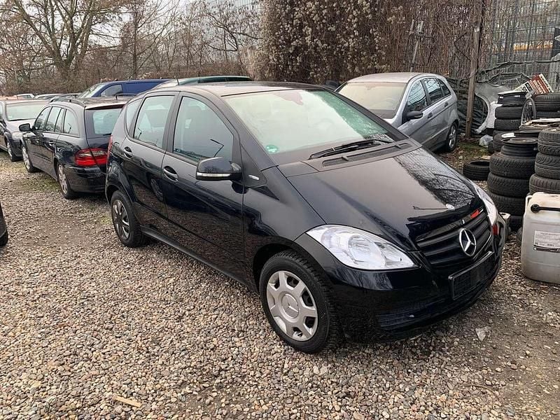 Gebraucht Mercedes A160 95 PS (69 kW) 2012 Kosmosschwarz  metalliclack Kleinwagen