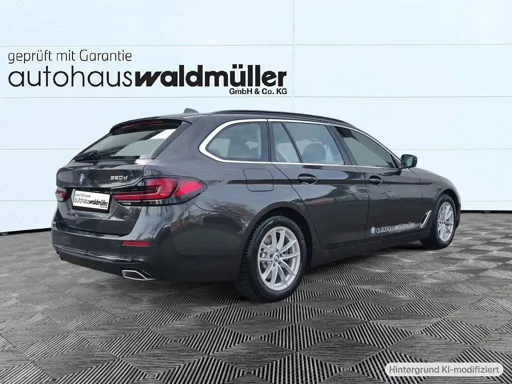 Gebraucht BMW 520 Sport Line 190 PS (139 kW) 2020 Sophistograu brillanteffekt metallic Kombi