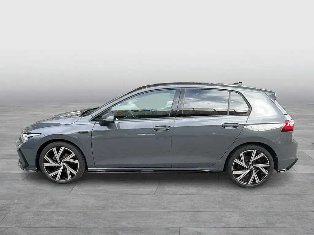 Gebraucht VW Golf VIII R-line 150 PS (110 kW) 2023 Delfingrau metallic (metallic) Limousine