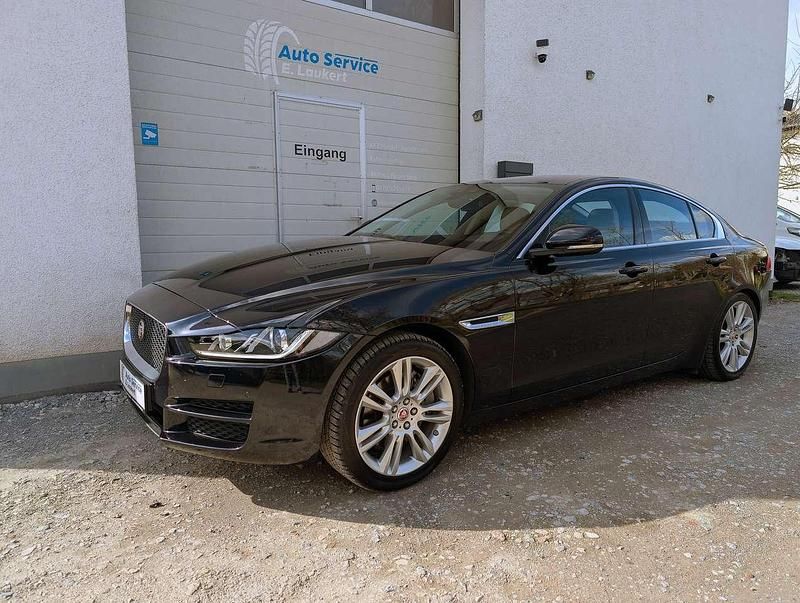 Gebraucht Jaguar XE 200 PS (147 kW) 2015 Celestial black/mariana black Limousine