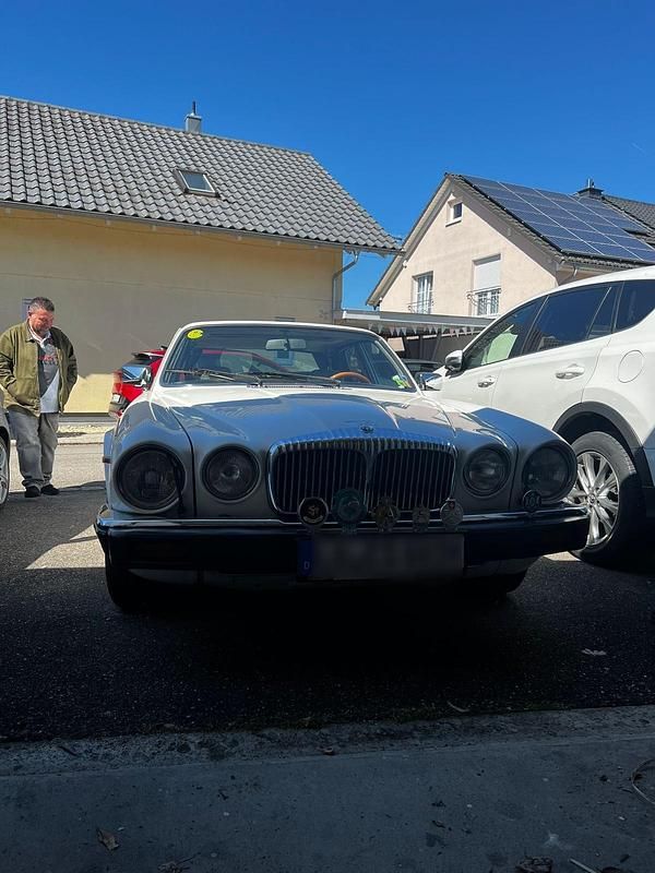 Weiß Gebraucht 1986 Jaguar XJ6 Limousine | 10.999 € - Bild 1/4