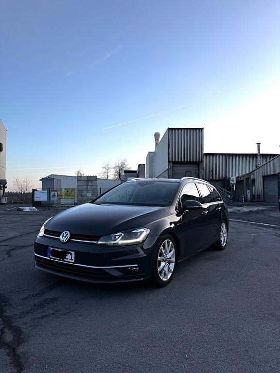 Gebraucht VW Golf VII Highline 150 PS (110 kW) 2019 Grau Kombi