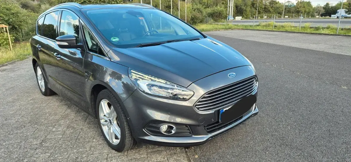 Gebraucht Ford S-MAX Titanium 179 PS (131 kW) 2016 Grau Van / Kleinbus