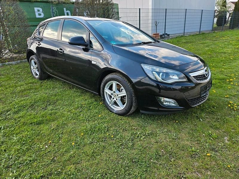 Gebraucht Opel Astra 110 PS (80 kW) 2010 Schwarz Limousine