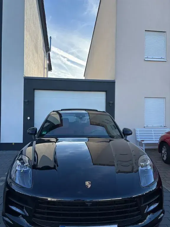 Gebraucht Porsche Macan 245 PS (180 kW) 2019 Schwarz SUV