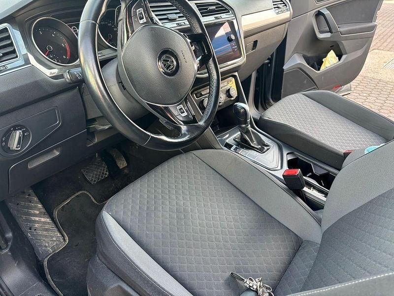 Gebraucht VW Tiguan Allspace 150 PS (110 kW) 2019 Grau SUV