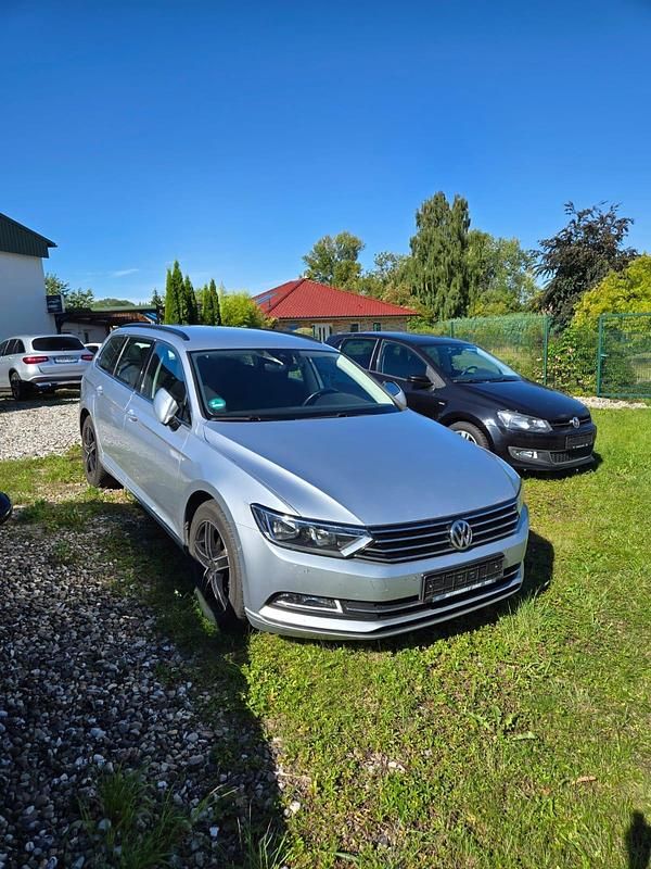 Silber Gebraucht 2019 VW Passat Kombi | 18.000 € (Fairer Preis) - Bild 1/4