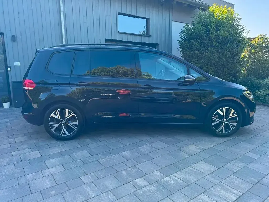 Gebraucht VW Touran Comfortline 150 PS (110 kW) 2024 Schwarz Van / Kleinbus