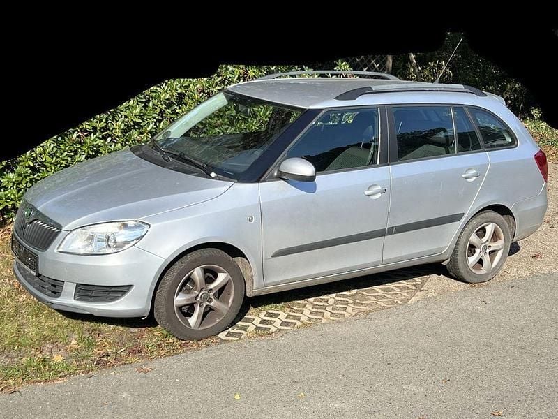 Silber Gebraucht 2010 Skoda Fabia Classic Kombi | 1.800 € (Guter Preis) - Bild 1/4
