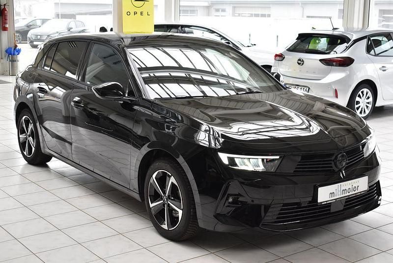 Gebraucht Opel Astra 131 PS (96 kW) 2024 Karbon schwarz met. Limousine
