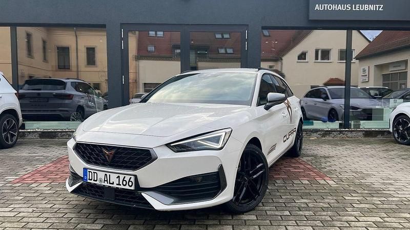 Weiß Gebraucht 2023 Cupra Leon Limousine | 32.390 € (Fairer Preis) - Bild 1/4