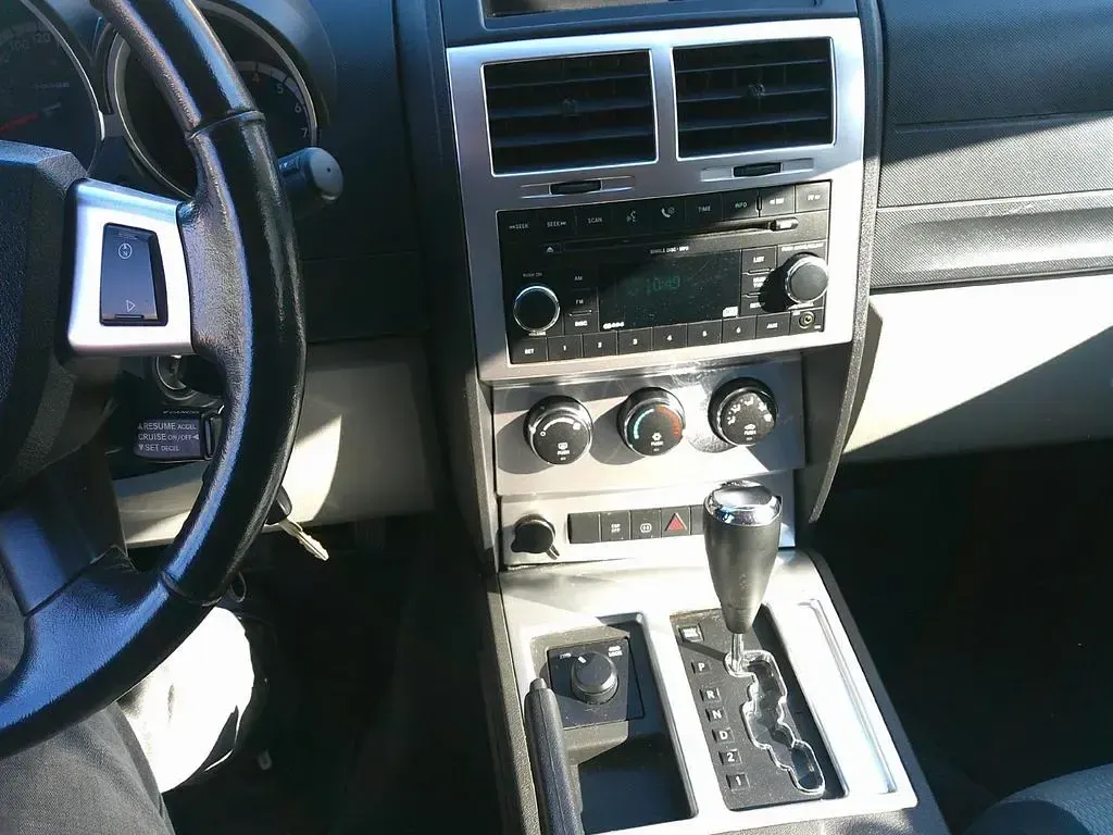 Gebraucht Dodge Nitro SE 213 PS (156 kW) 2007 Schwarz SUV