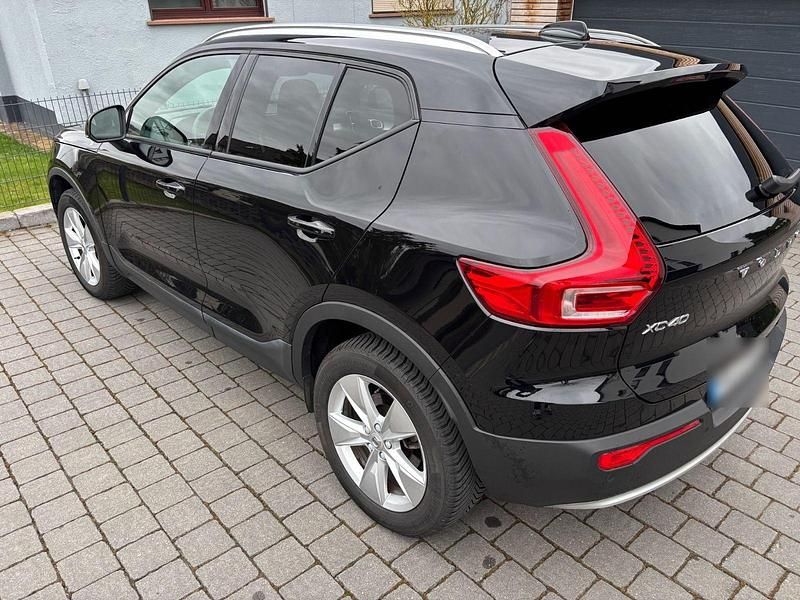 Gebraucht Volvo XC40 Core 163 PS (119 kW) 2024 Schwarz SUV
