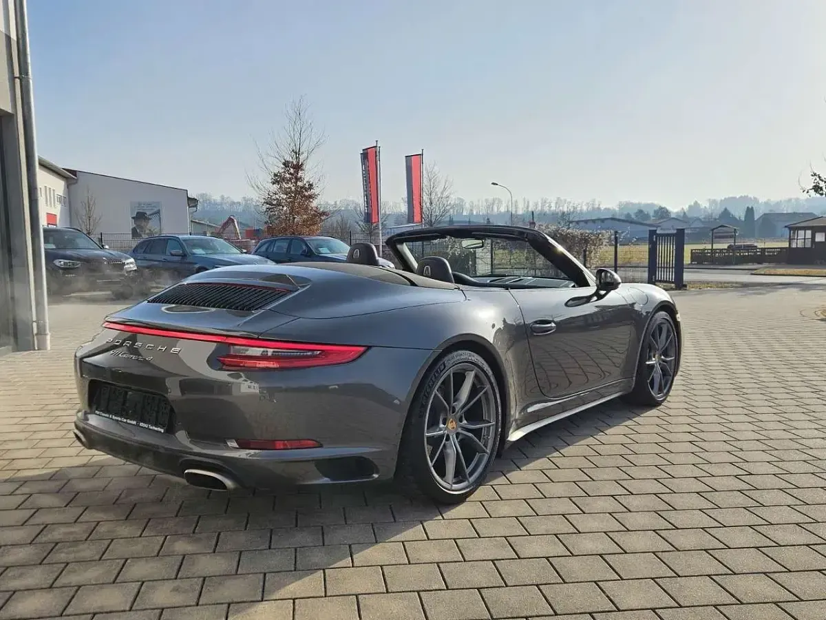 Gebraucht Porsche 911 Carrera Cabriolet 370 PS (272 kW) 2018 Achatgrau Cabrio