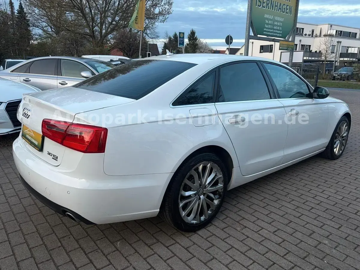 Gebraucht Audi A6 Ambiente 245 PS (180 kW) 2012 Weiß Limousine