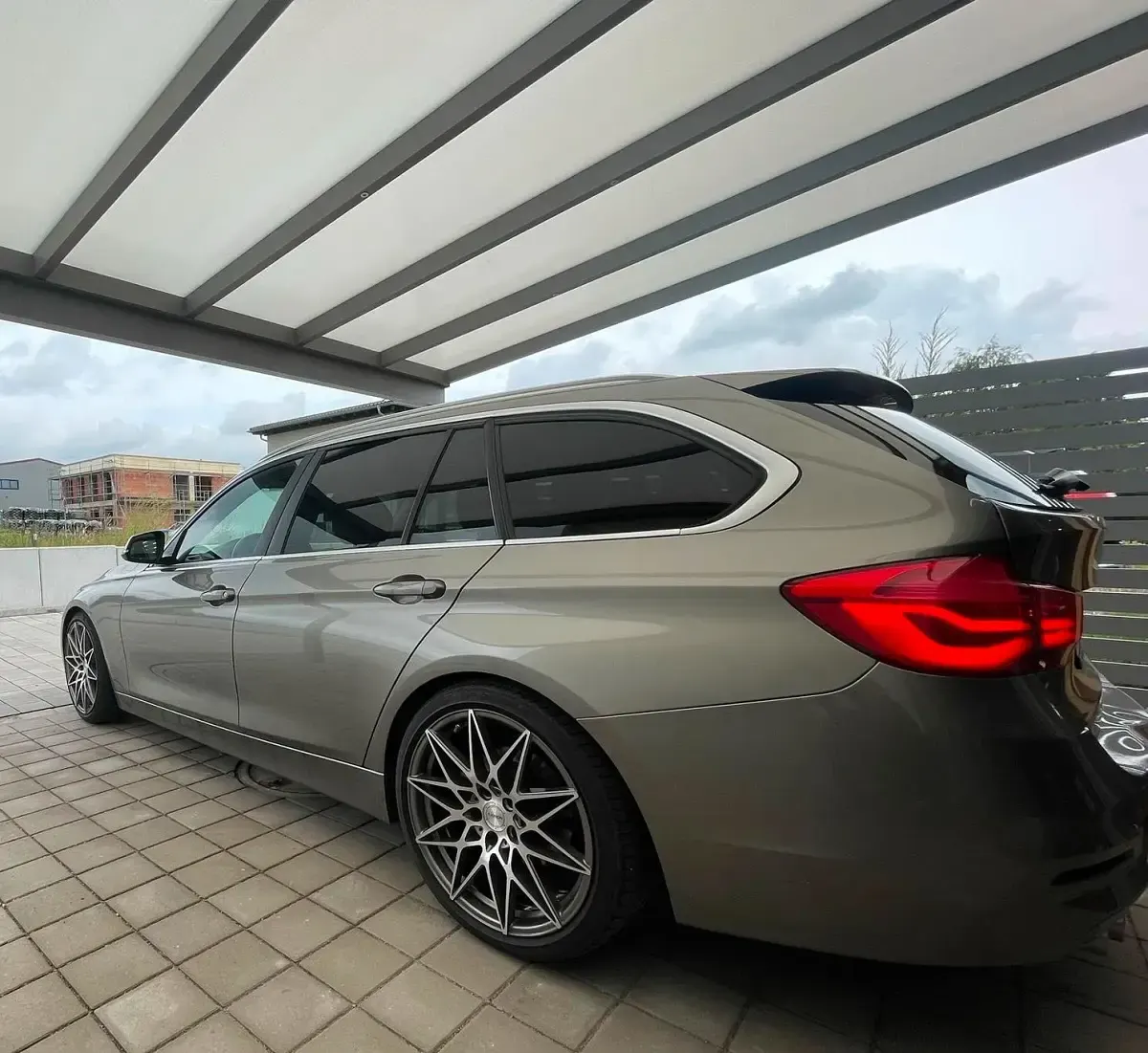 Gebraucht BMW 320 190 PS (139 kW) 2017 Silber Kombi