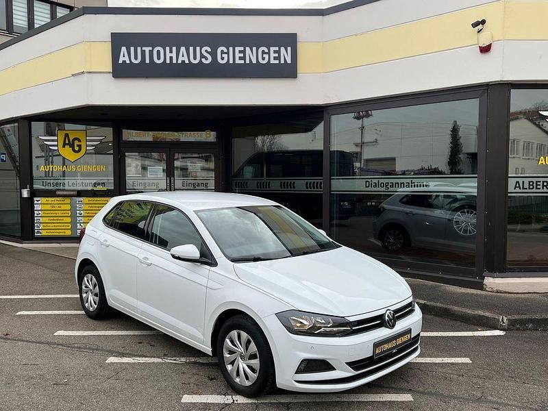 Weiß Gebraucht 2021 VW Polo Comfortline Limousine | 10.900 € (Guter Preis) - Bild 1/4