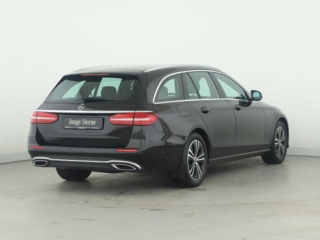 Gebraucht Mercedes E220 Avantgarde 200 PS (147 kW) 2023 Metalliclack obsidianschwarz Kombi