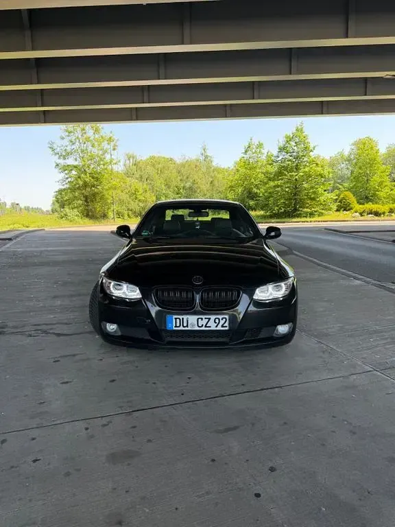Gebraucht BMW 320 Cabriolet 170 PS (125 kW) 2010 Schwarz Cabrio