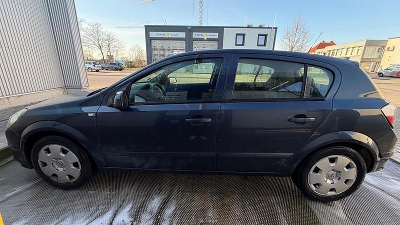 Gebraucht Opel Astra 90 PS (66 kW) 2006 Grau Limousine