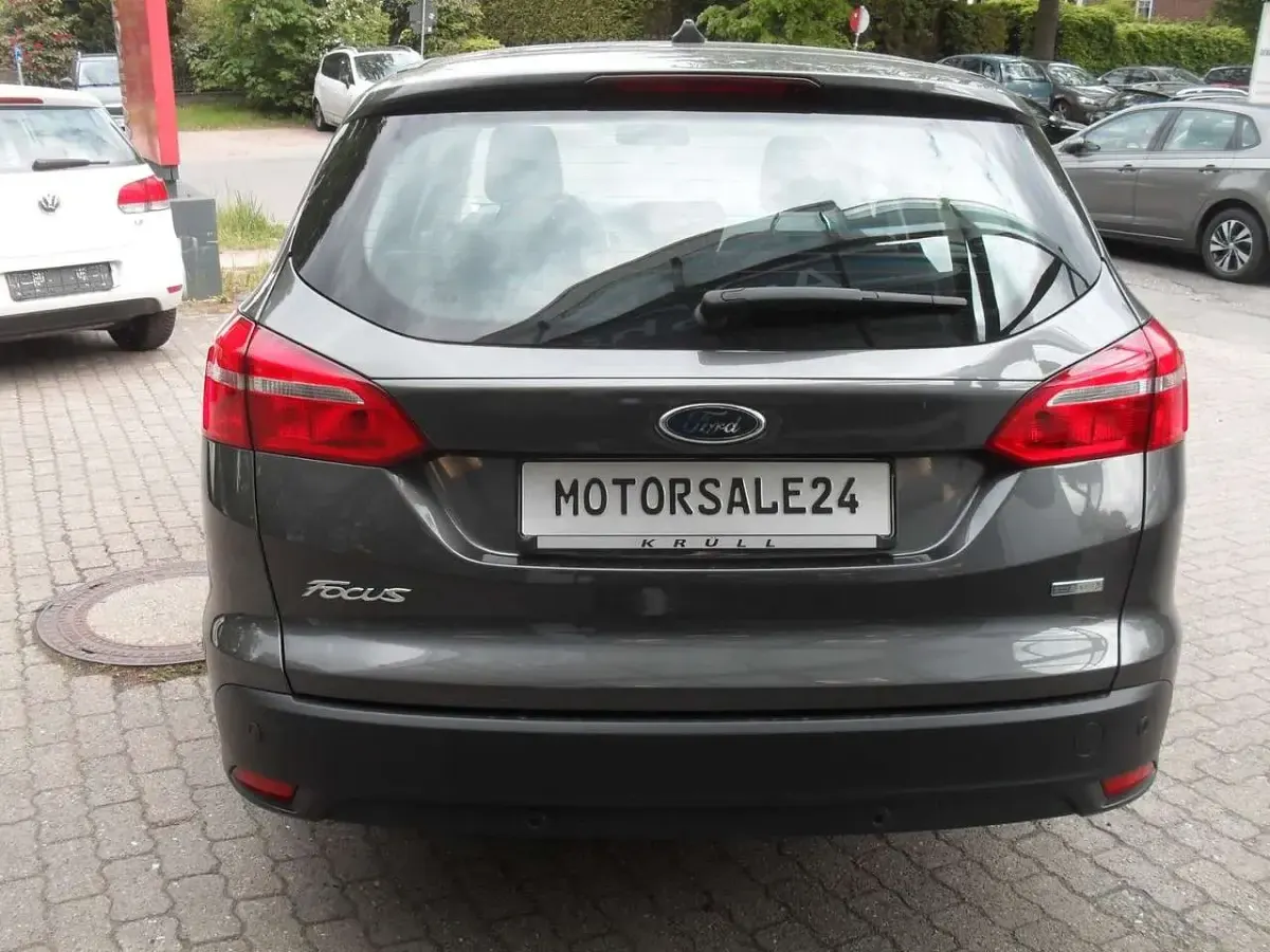 Gebraucht Ford Focus Cool & Connect 125 PS (91 kW) 2018 Grau Kombi