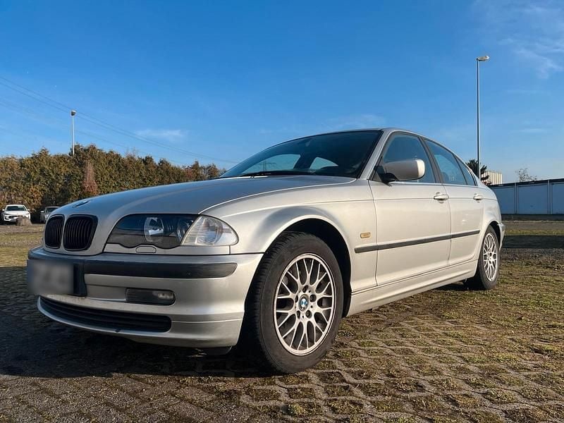 Używany BMW 320 170 KM (125 kW) 2001 Srebrny Sedan/Limuzyna