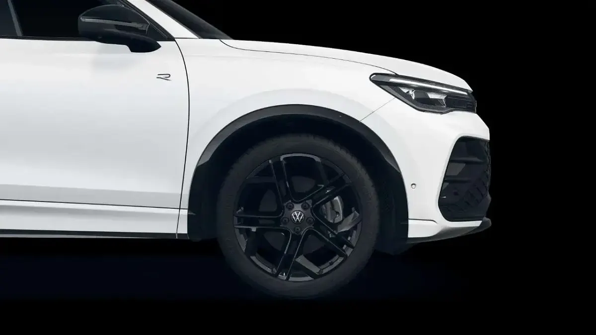 Gebraucht VW Tiguan R-line 193 PS (141 kW) 2025 Oryxweiss perlmutteffekt SUV