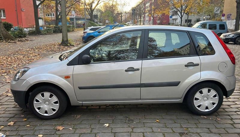 Gebraucht Ford Fiesta 60 PS (44 kW) 2006 Silber Kleinwagen