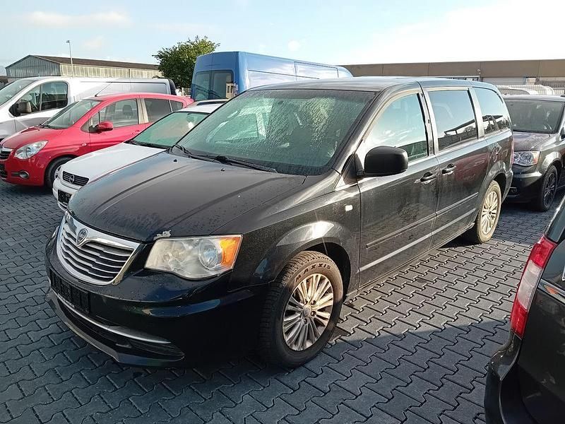 Schwarz Gebraucht 2014 Lancia Voyager Silver Van / Kleinbus | 7.980 € (Teuer) - Bild 1/4